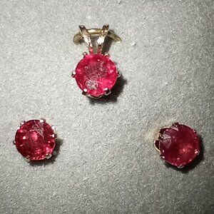 14Kt Yellow Gold 2ctw Ruby Earrings & Pendant Set